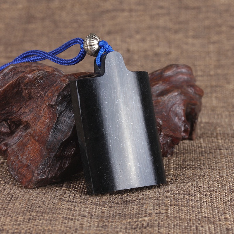 南阳一心玉器有限公司：墨玉无事牌、药王石、蛇纹石玉、陨石吊坠定制加工 726.jpeg
